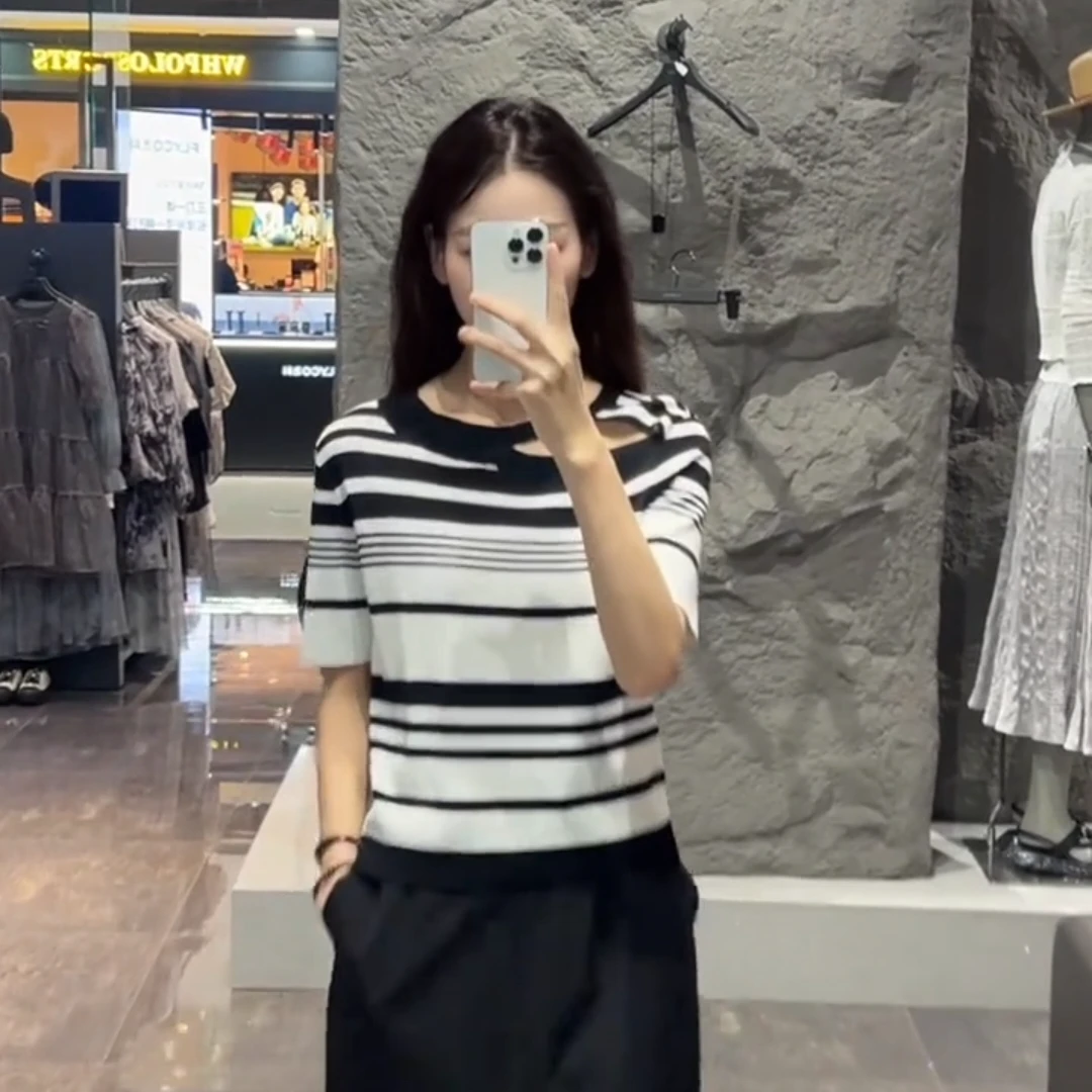 sdeer圣迪奥女装罗纹圆领镂空撞色条纹针织衫S24283505