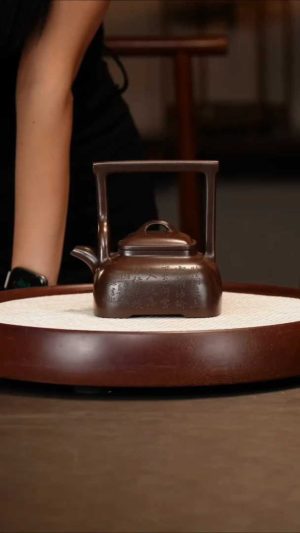 茶壶紫砂【邵六大】孤棱提梁 550c+全家福