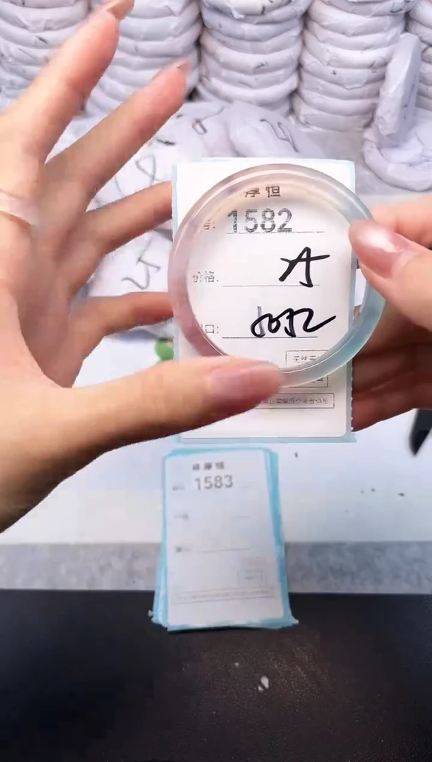 玛瑙/玉髓手镯未镶嵌1582