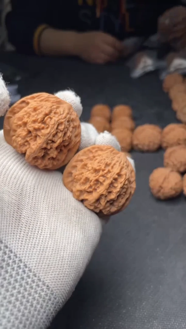 把件桃核a165    龙洞玉     42尺