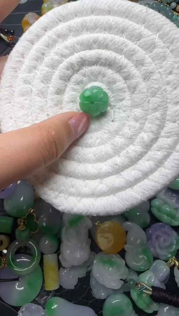 颈饰未镶嵌翡翠缅甸翡翠吊坠