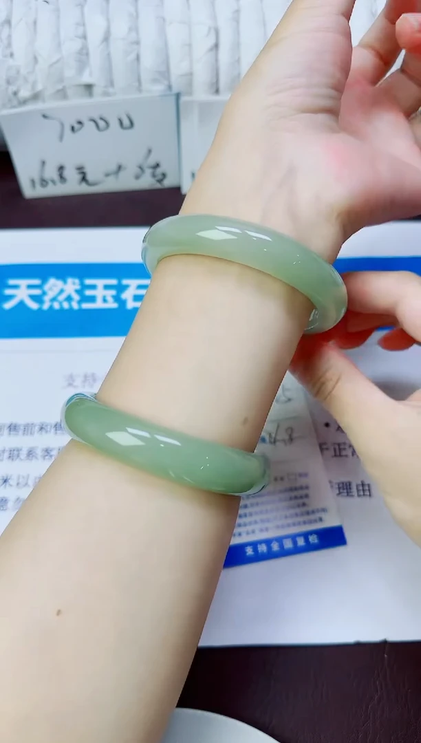 石英质玉手镯未镶嵌105/56.8