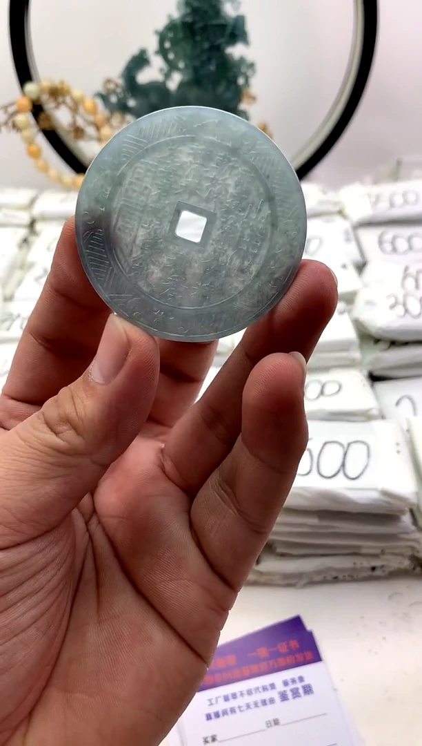 翡翠未镶嵌颈饰山鬼