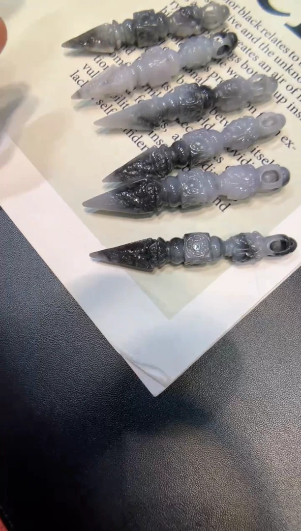 颈饰未镶嵌翡翠花件吊坠  多样性发一件