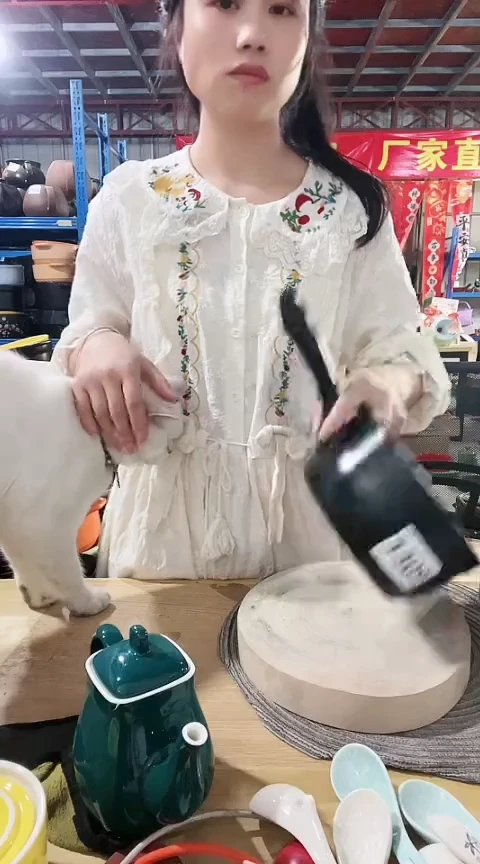 3309瑕疵黑色手把奶锅不带盖不圆