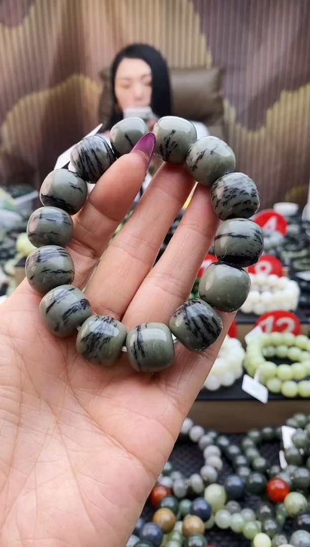 未镶嵌手串和田玉沙枣青虎皮纹16