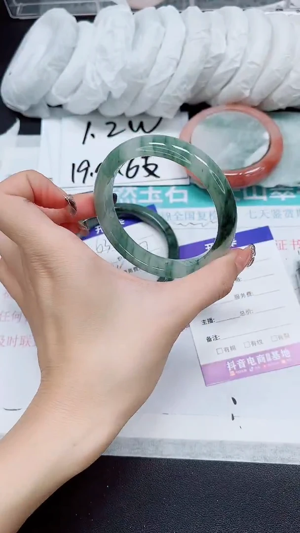 【闪购商品】石英质玉手镯未镶嵌A64-62/63