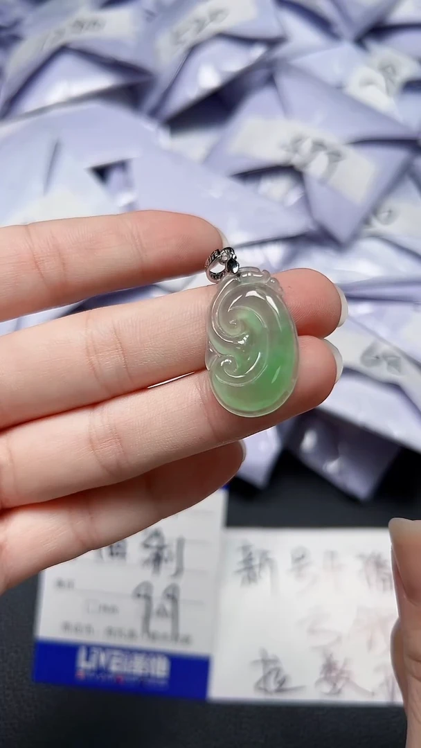 翡翠未镶嵌吊坠(赠链)（加扣头)1