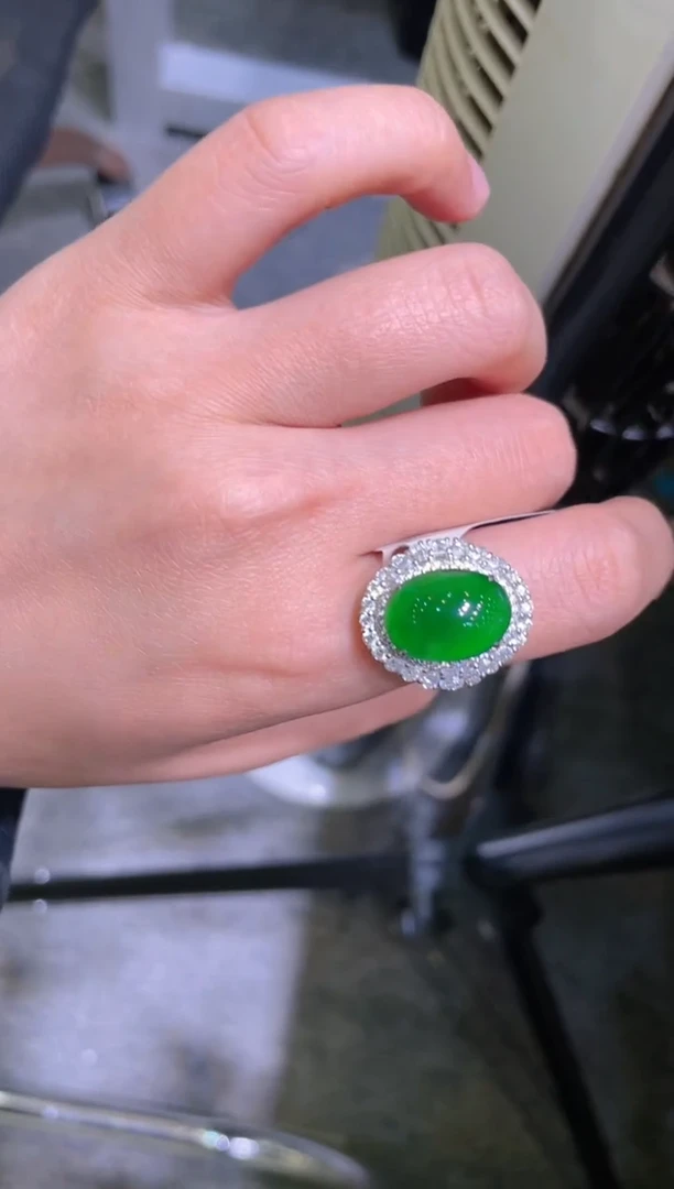 【闪购商品】翡翠吊坠(赠链)18K金镶嵌A56