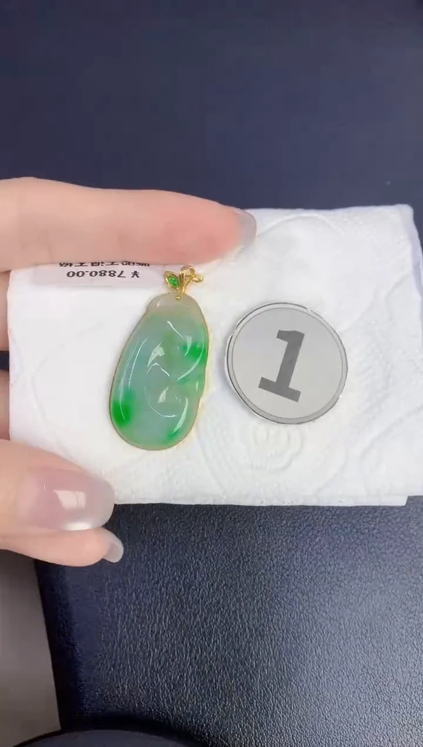 颈饰18K金镶嵌翡翠缅甸天然翡翠A货