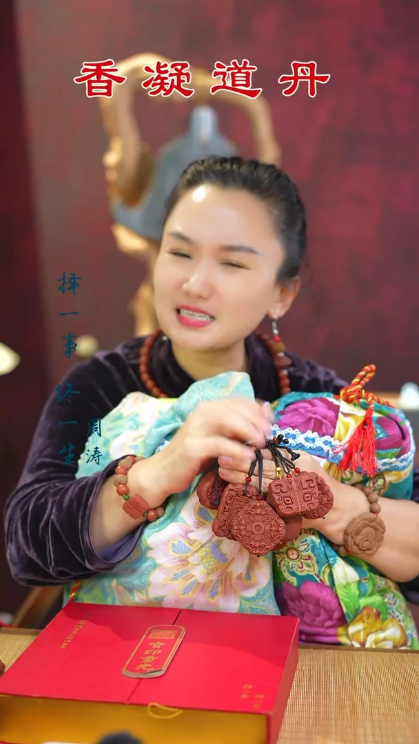 合香枕头两个+红麝牌随机+3文创