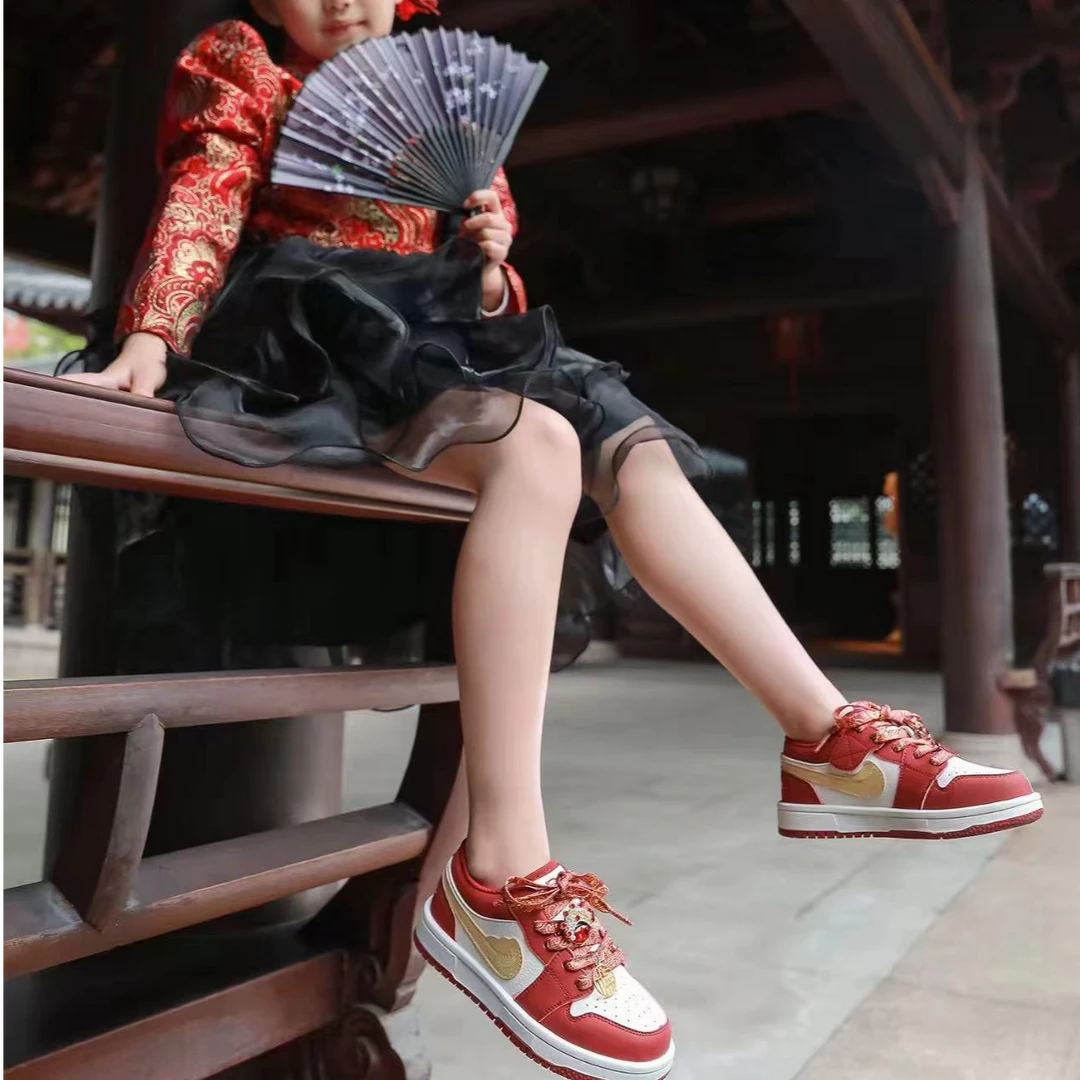 25春秋新款儿童板鞋小木屋防滑低帮男女童拜年鞋宝宝福字休闲鞋