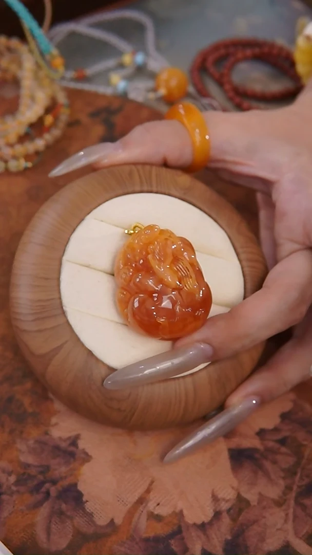 琥珀颈饰未镶嵌瑾*颈饰