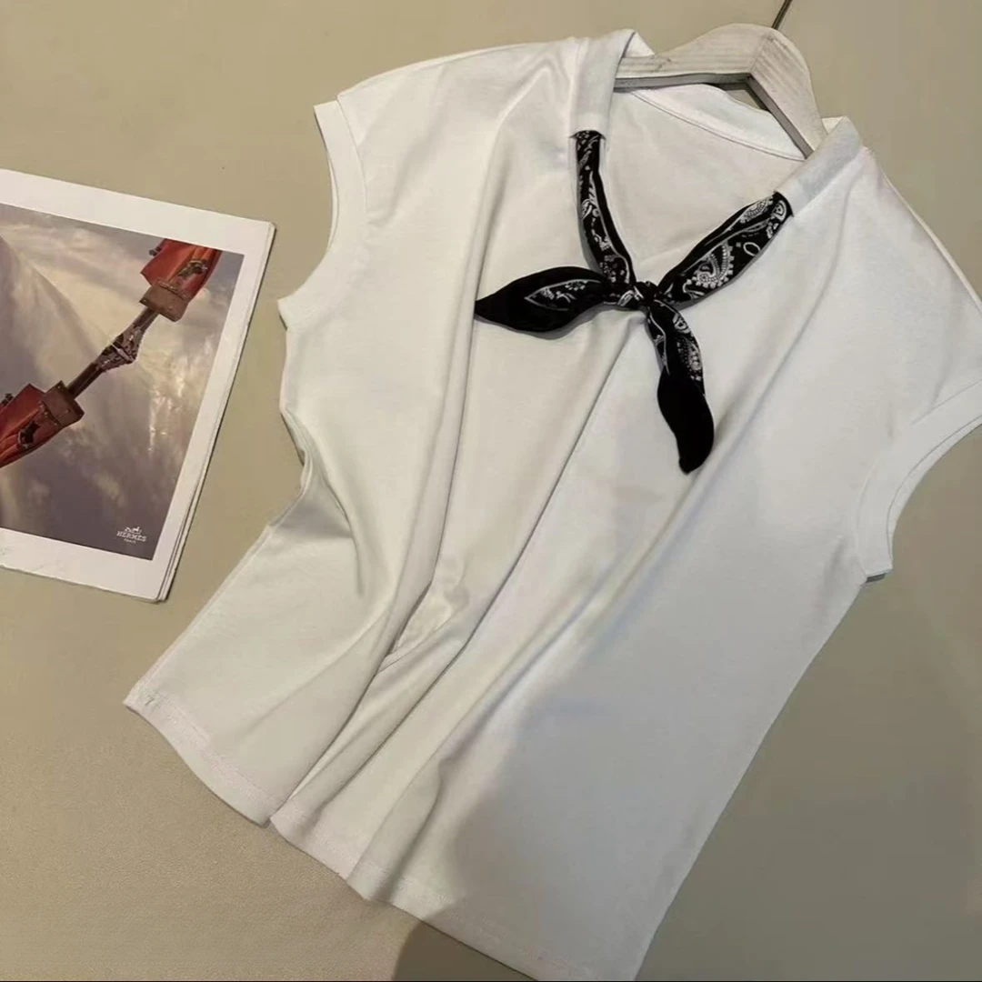 时尚潮流~丝巾款百搭V领短袖！