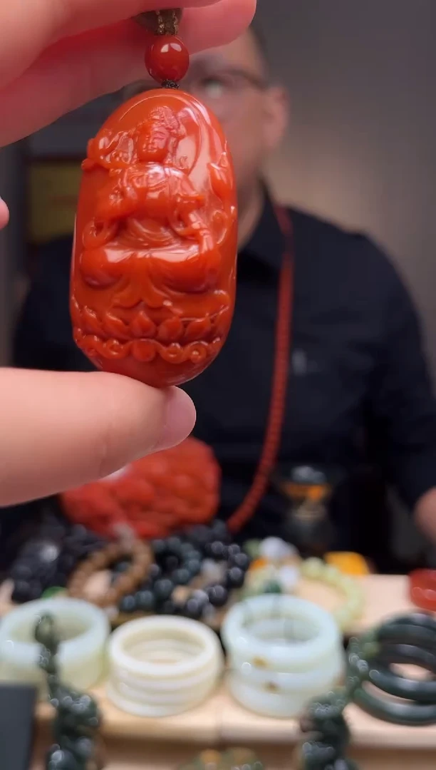 颈饰未镶嵌南红玛瑙吊坠