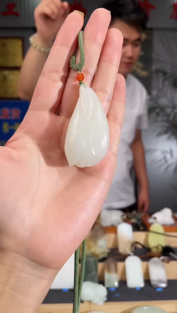 和田玉未镶嵌颈饰1