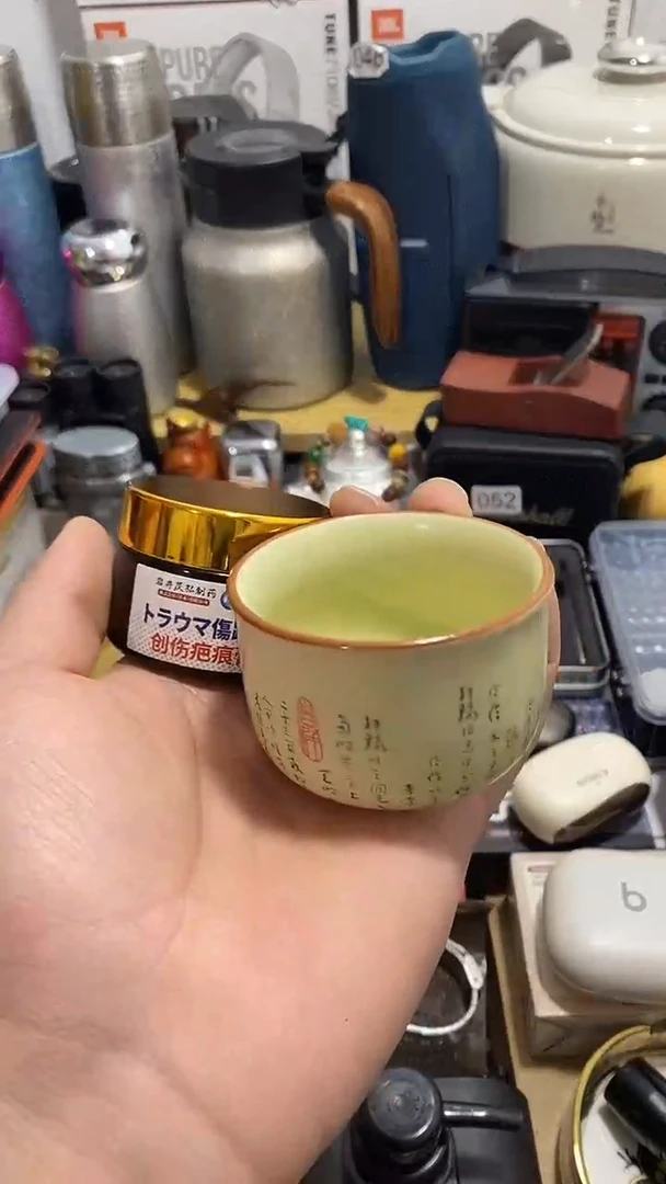 手工艺品琉璃虎***人闪购商品如图所示