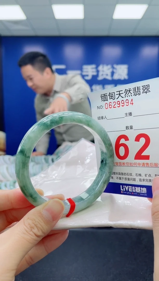 未镶嵌手镯翡翠天然翡翠手镯