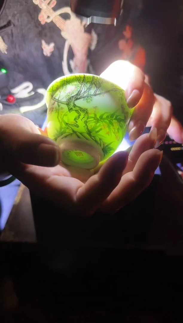 杯子瓷绿稀土杏林春燕压手杯