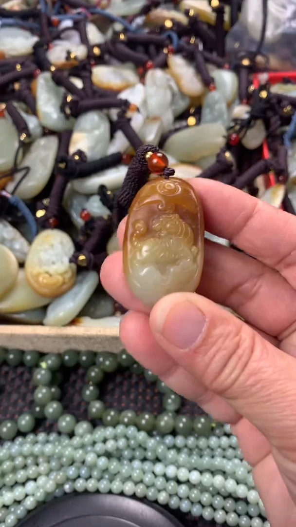 【闪购商品】和田玉颈饰未镶嵌多样性发货没有证书拍一发一有瑕