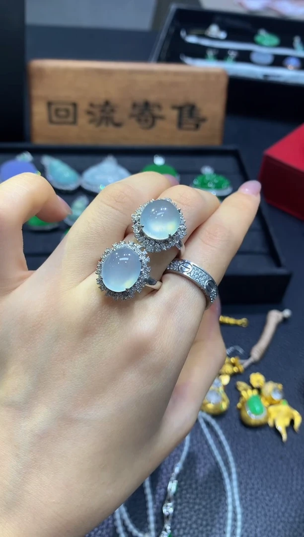 18K金镶嵌戒指翡翠20多样性随机发货1件