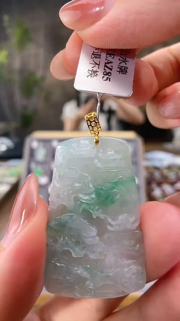 吊坠(不含链)18K金镶嵌翡翠山水
