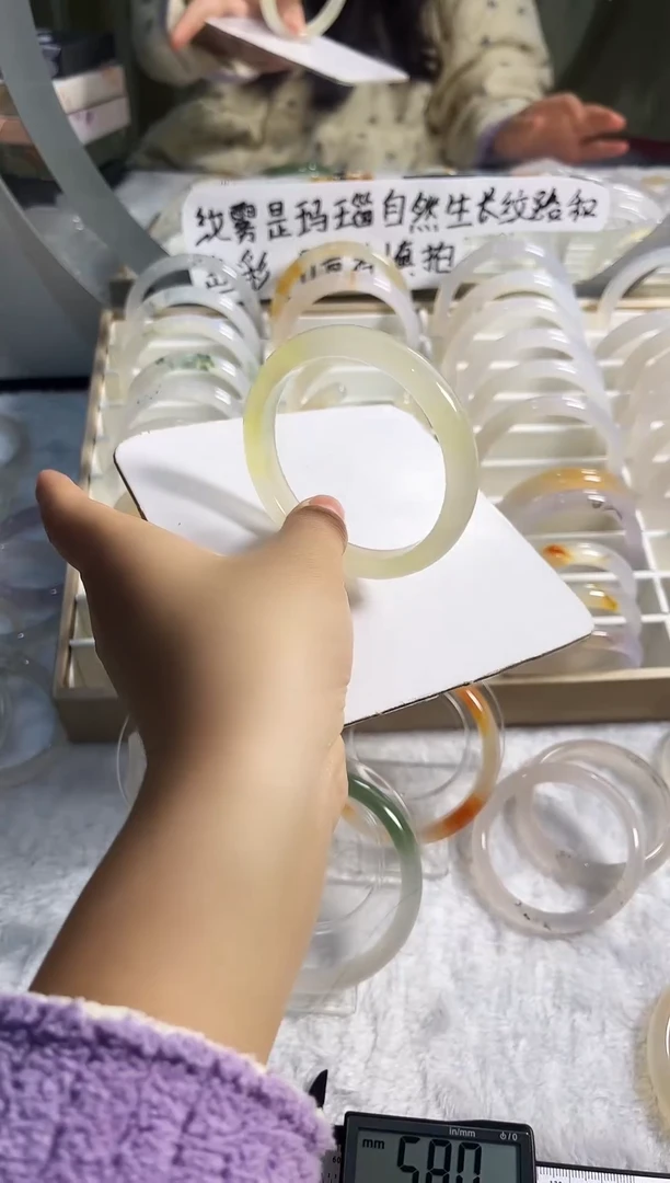 手镯玛瑙/玉髓未镶嵌景殷