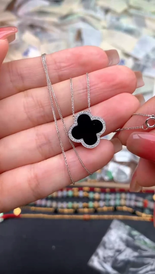 18K金镶嵌挂件翡翠一