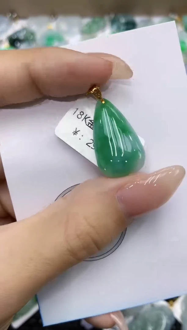 颈饰18K金镶嵌翡翠111111111111
