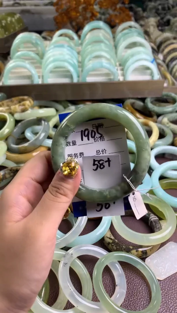 【闪购商品】蛇纹石玉手镯未镶嵌1905