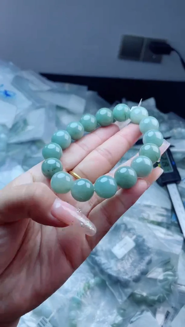 定制翡翠未镶嵌珠串