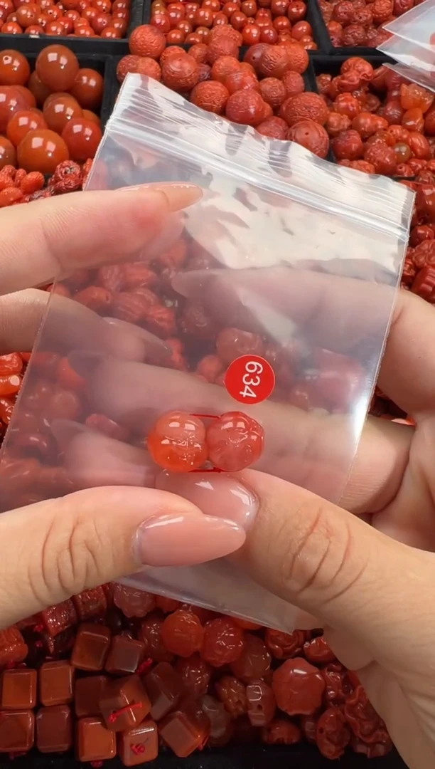 南红玛瑙未镶嵌颈饰1