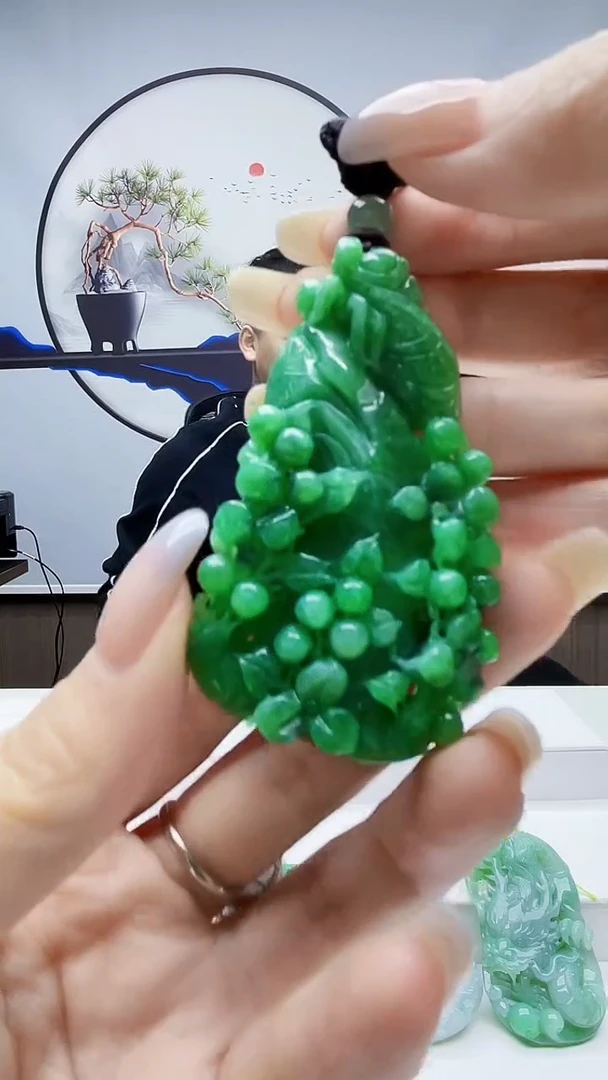 未镶嵌定制翡翠毛货挂件84