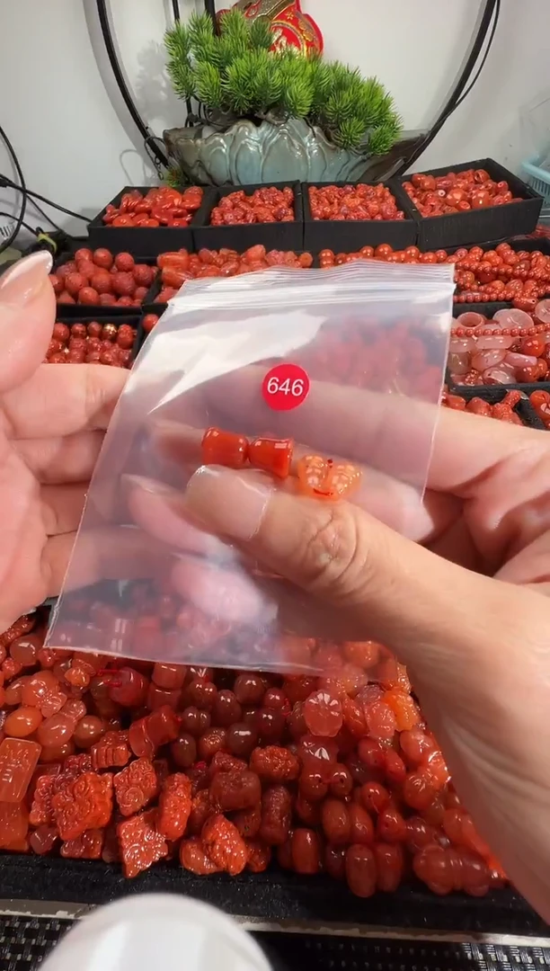 颈饰钛钢南红玛瑙1