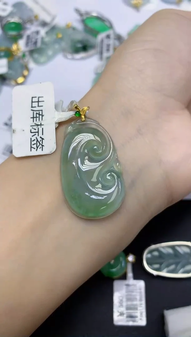 颈饰18K金镶嵌翡翠天然缅甸翡翠A货多样性发一件