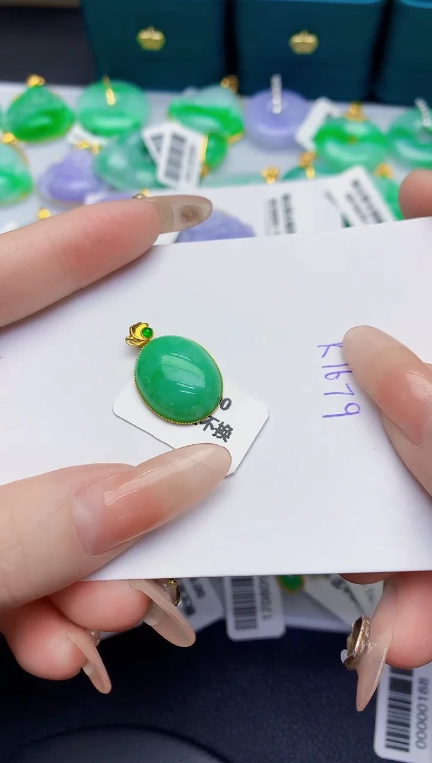 颈饰18K金镶嵌翡翠缅甸天然翡翠A货