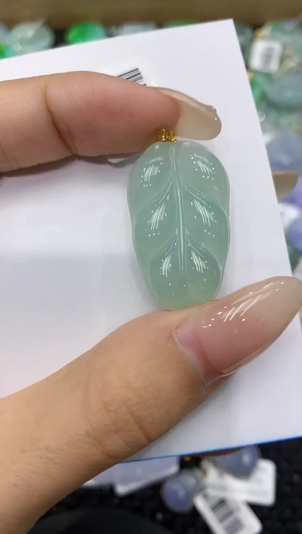 翡翠18K金镶嵌颈饰111111111111