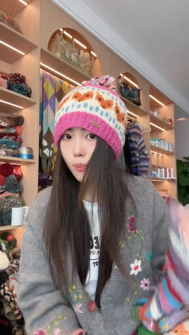 羊毛白粉色狐狸帽
