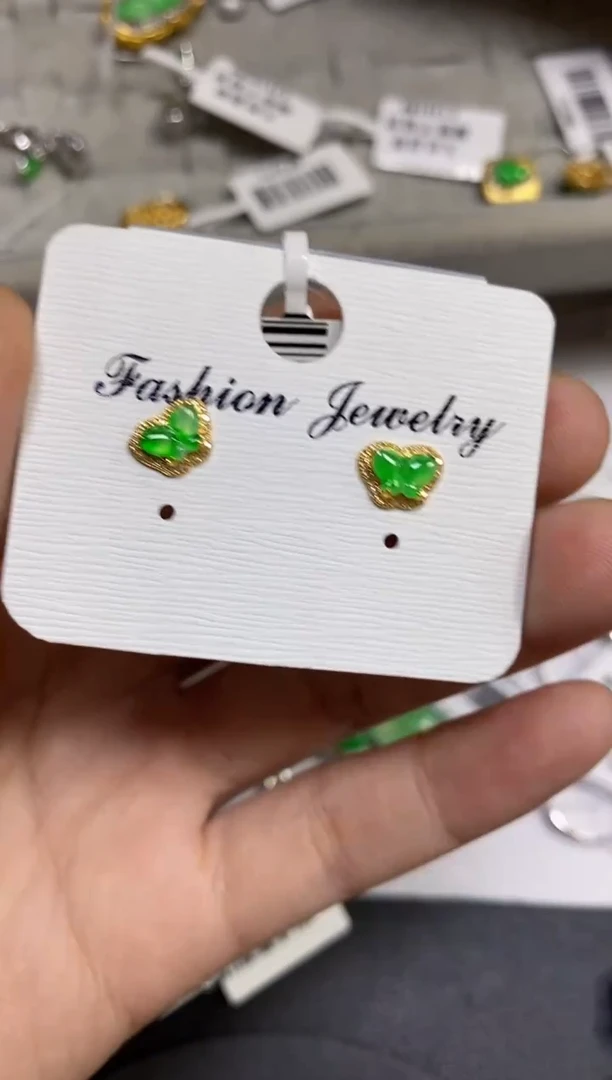 18K金镶嵌翡翠耳饰18K金镶嵌 翡翠 耳饰