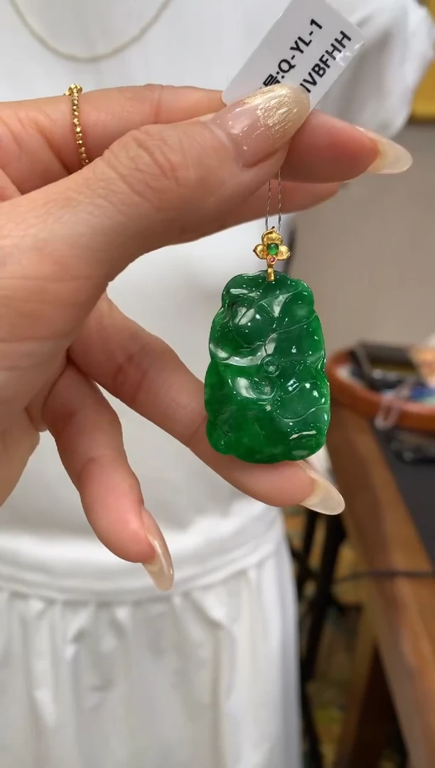 【闪购商品】翡翠颈饰18K金镶嵌荷叶