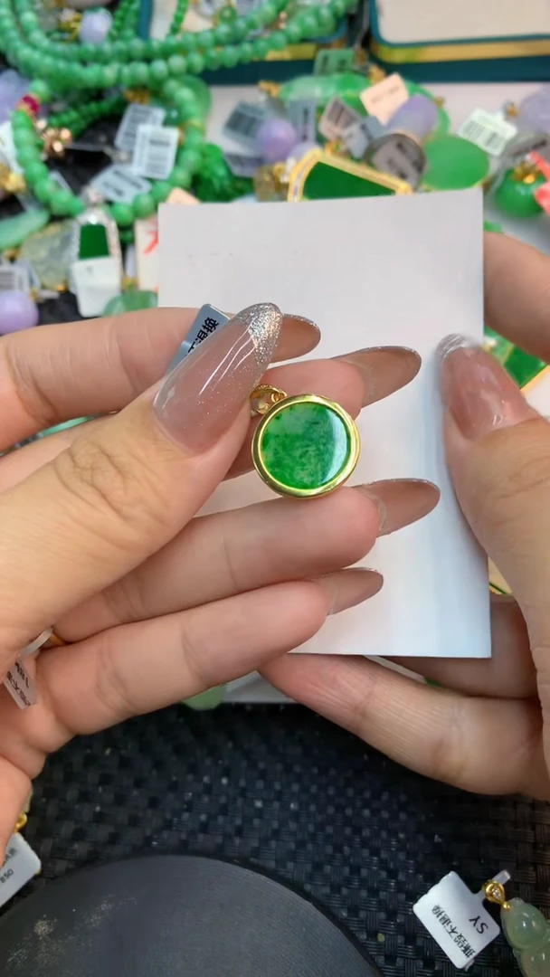 颈饰未镶嵌翡翠1