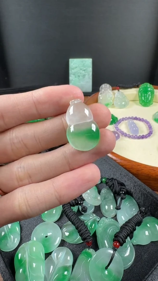 颈饰未镶嵌翡翠葫芦吊坠