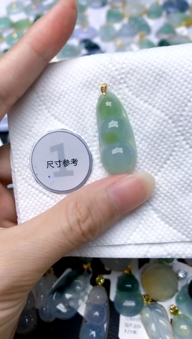 颈饰18K金镶嵌翡翠天然A货翡翠