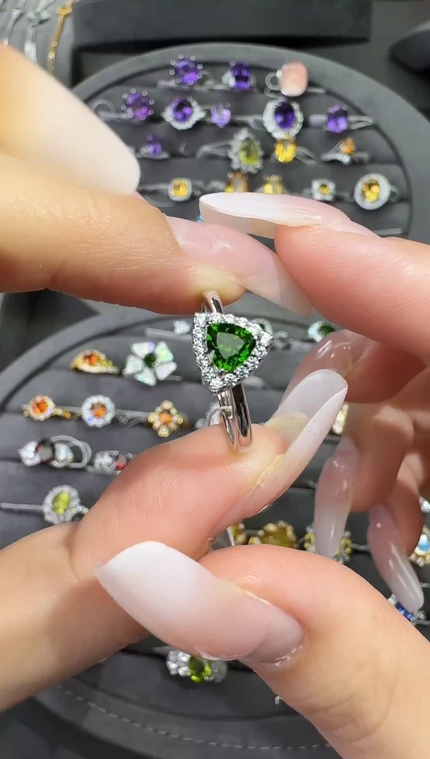 银S925镶嵌透辉石戒指【七天鉴赏期】