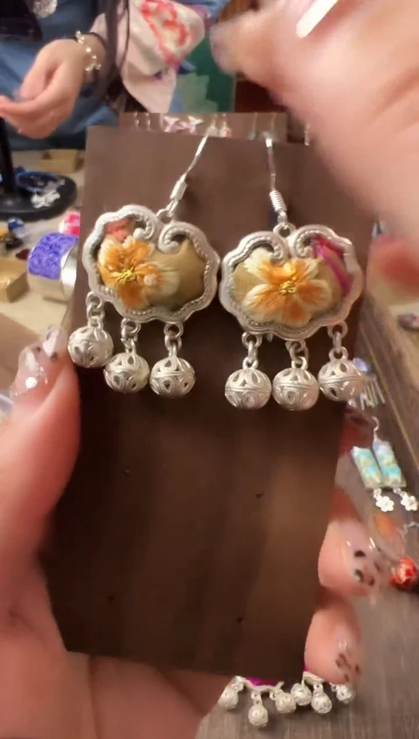 【闪购商品】织绣民族风老绣饰品371