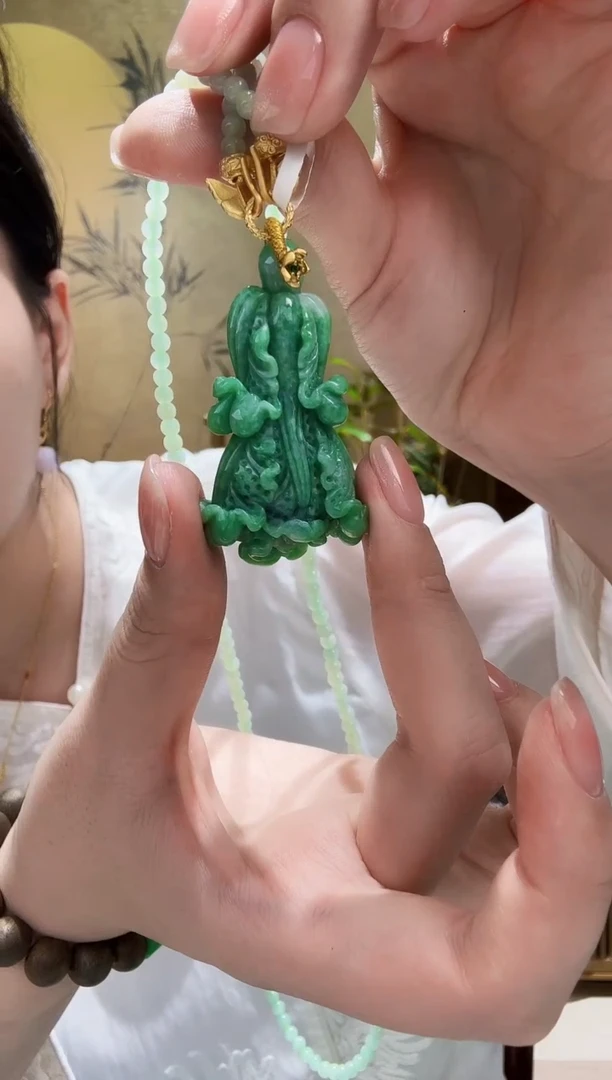 颈饰未镶嵌翡翠吊坠