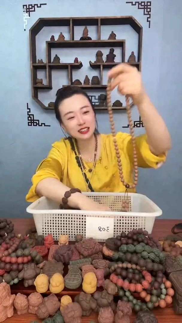 泥塑老龙涎3个橙珠子（脖挂）