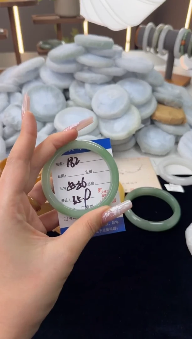 未镶嵌手镯石英质玉182