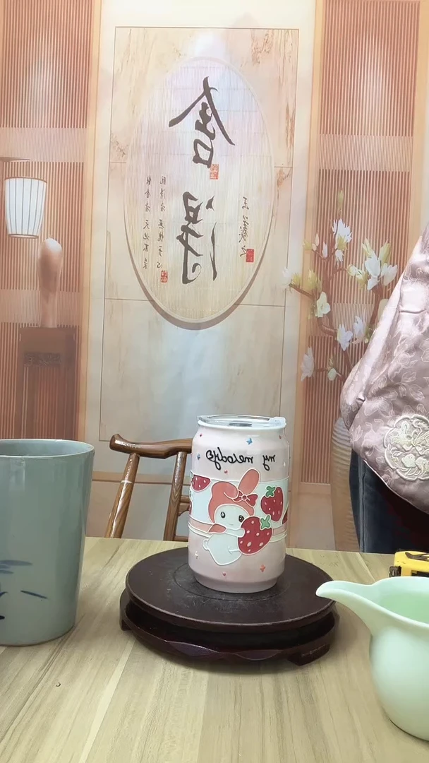 瓷但****程手绘粉色易拉罐型陶瓷杯