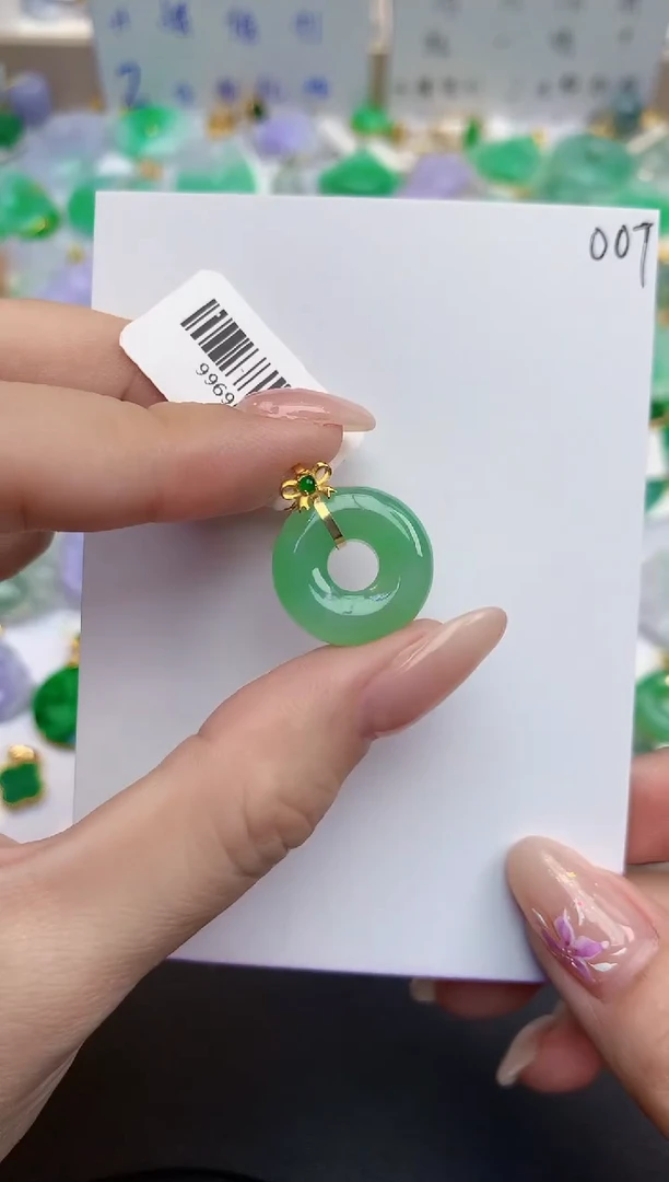 颈饰18K金镶嵌翡翠天然缅甸A货翡翠